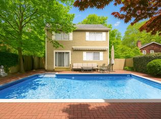 155 Little Fresh Pond Rd, Southampton, NY 11968