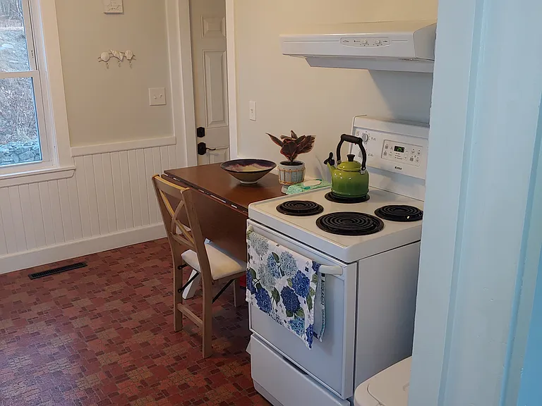 6 Pocahontas Rd — Photo 3