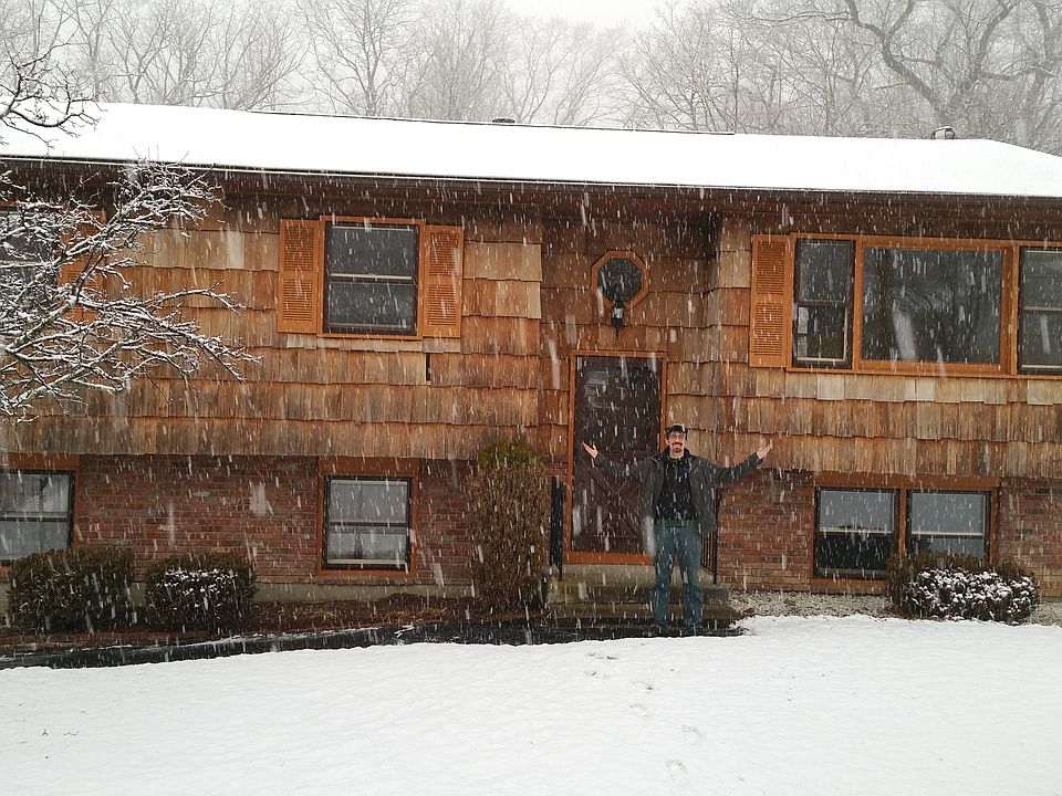 2nd image of 10 Poplar Dr