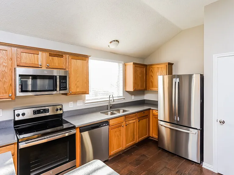 312 Singleton Dr — Photo 7