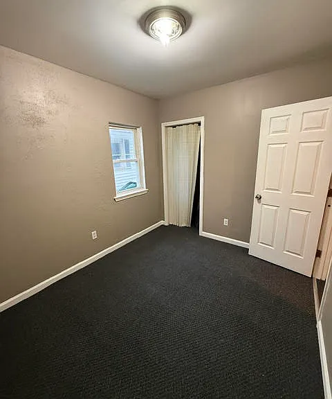 3214 S Grand Traverse St — Photo 4