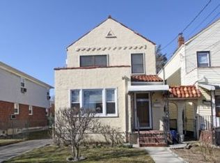 87 1st St, New Hyde Park, NY 11040