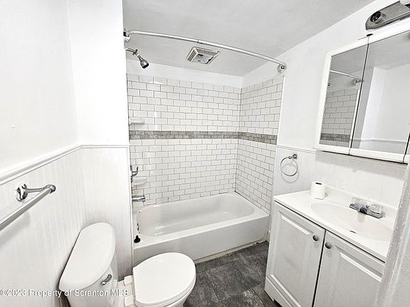 3rd image of 907 Green Ridge St #1