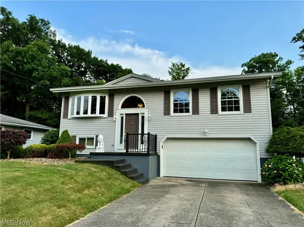 4699 Warwick Dr S, Canfield, OH 44406