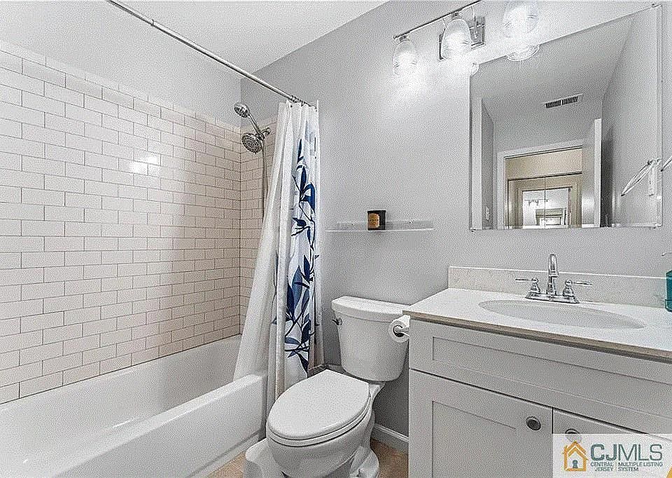 1st image of 220 Pennsylvania Way