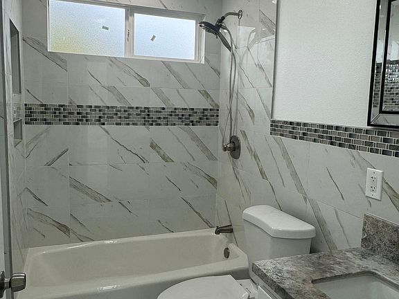 4th image of 3536 W 108th St #1/4