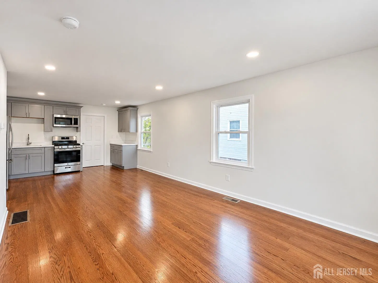3 bed, 2.0 bath, $3,600 — Photo 2
