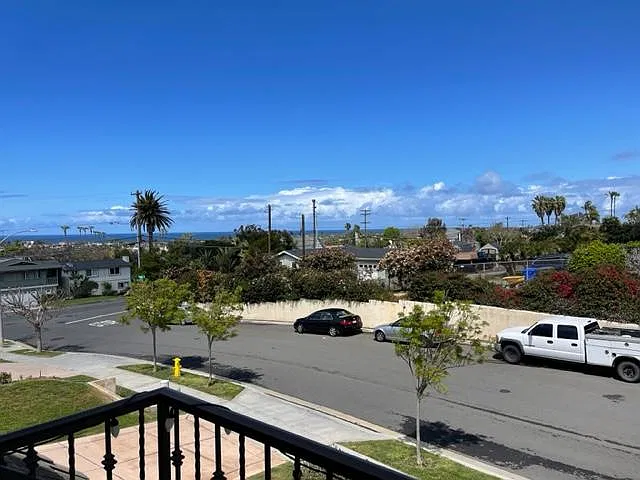 5 bed, 4.5 bath, 3342 sqft, $7,100 — Photo 2