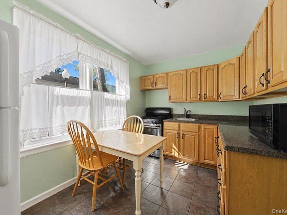 4th image of 107 Hilltop Acres #107