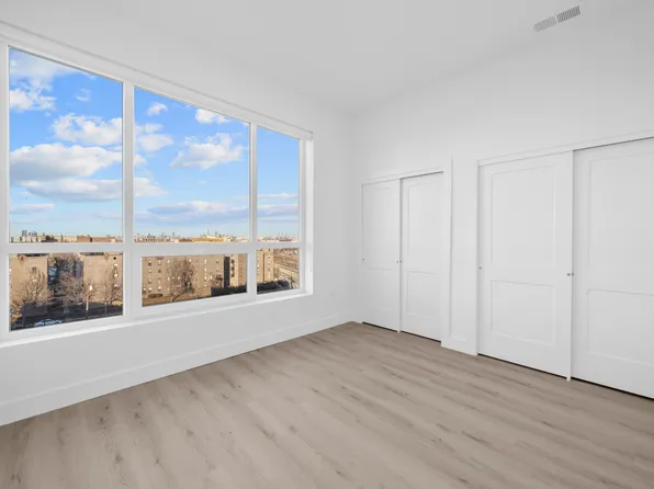 17 Avenue East image 45 of 57