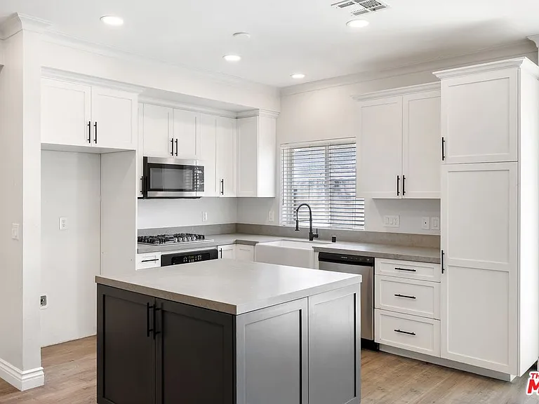 7124 Farralone Ave #101 — Photo 5