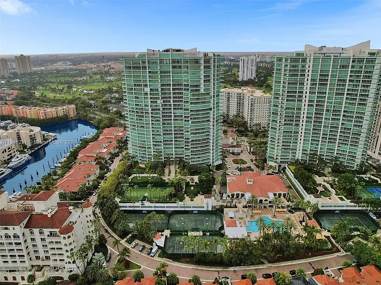 199 Ocean Lane Dr #901 — Photo 38