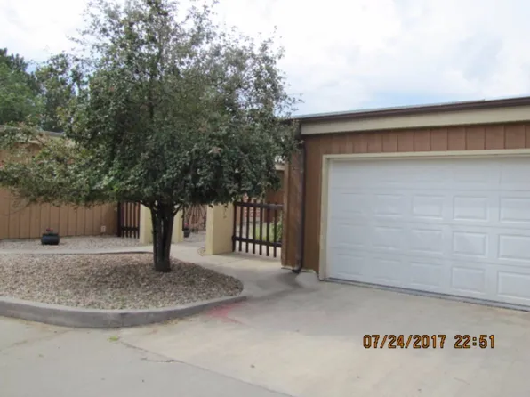 12 Fountain Plaza Rd, Newcastle, WY 82701
