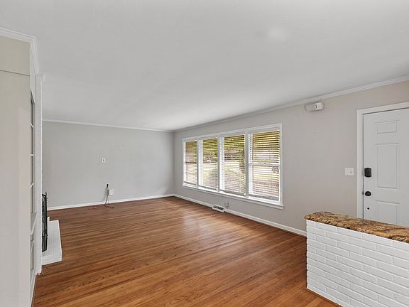3rd image of 1513 Plaza Dr