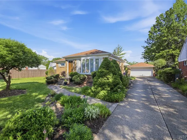 814 George Urban Blvd, Cheektowaga, NY 14225