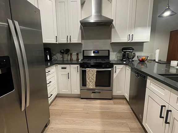 5th image of 1646 W Belmont Ave #304