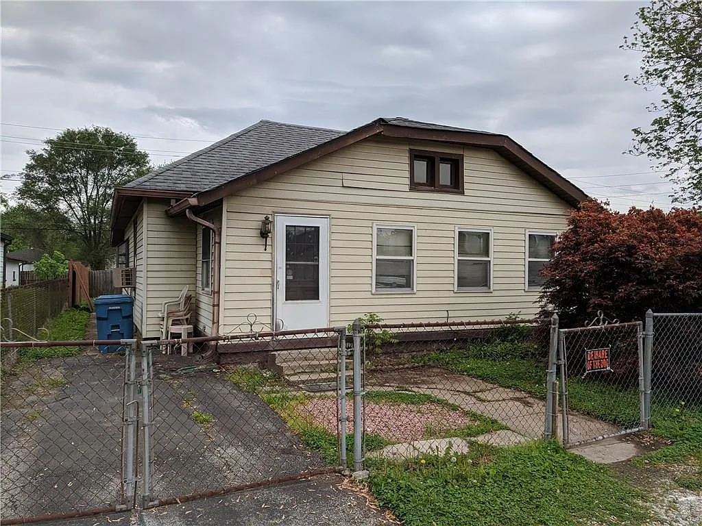 2612 Foltz St photo 1
