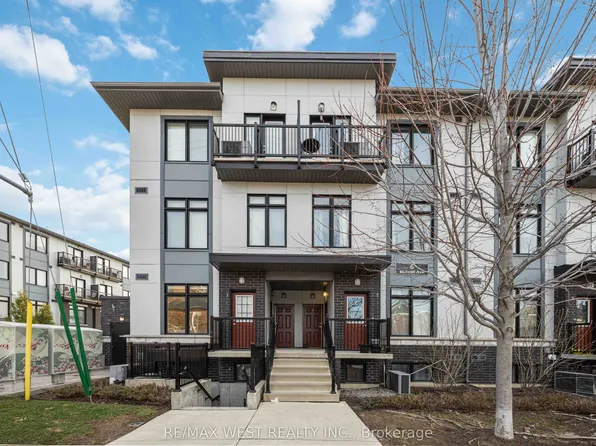 6 Bicknell Ave #1, Toronto, ON M6M 0B4
