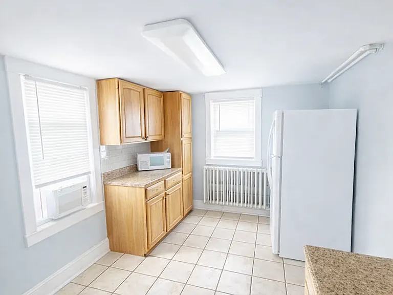 198 E Green St #17 — Photo 2