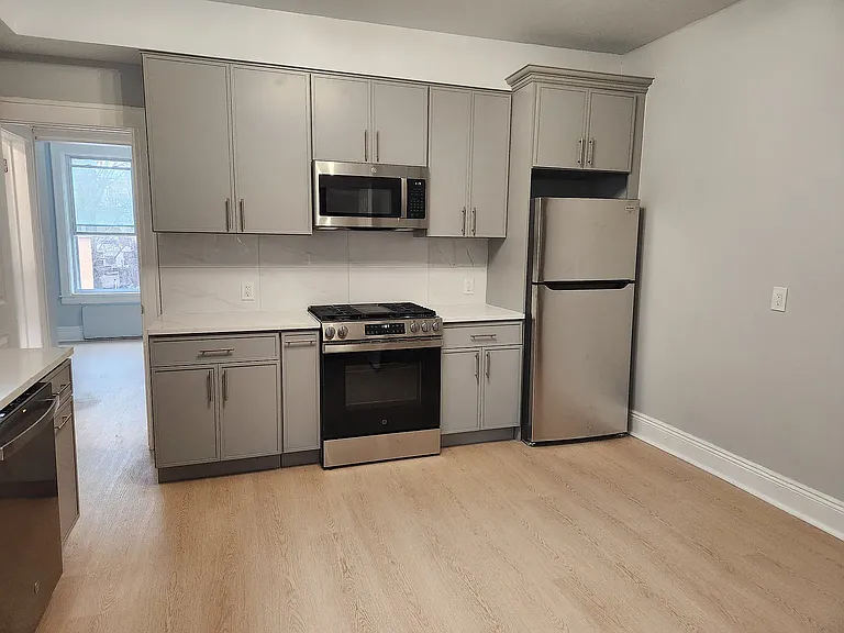 31-86 31st St #2 — Photo 4