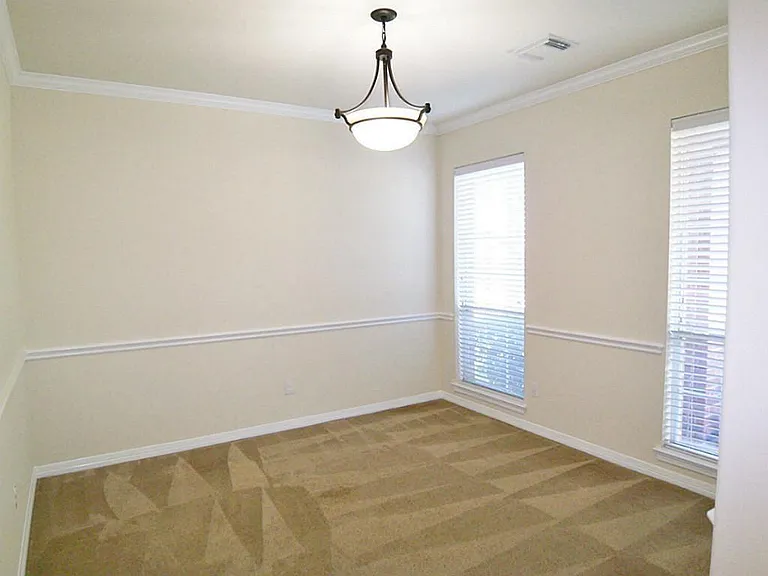 17207 Mossbriar Ln — Photo 6