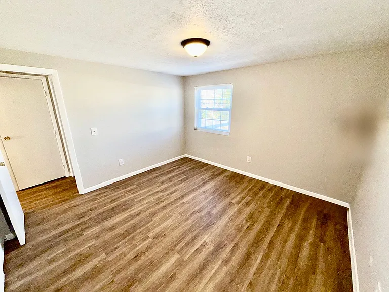 815 Clareridge Ln — Photo 8