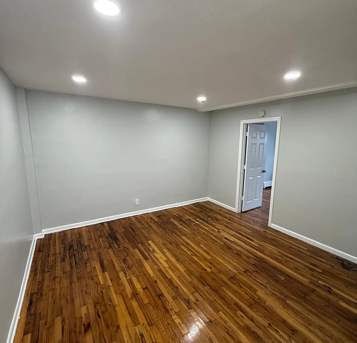 2 bed, 1000 sqft, $1,695 — Photo 4
