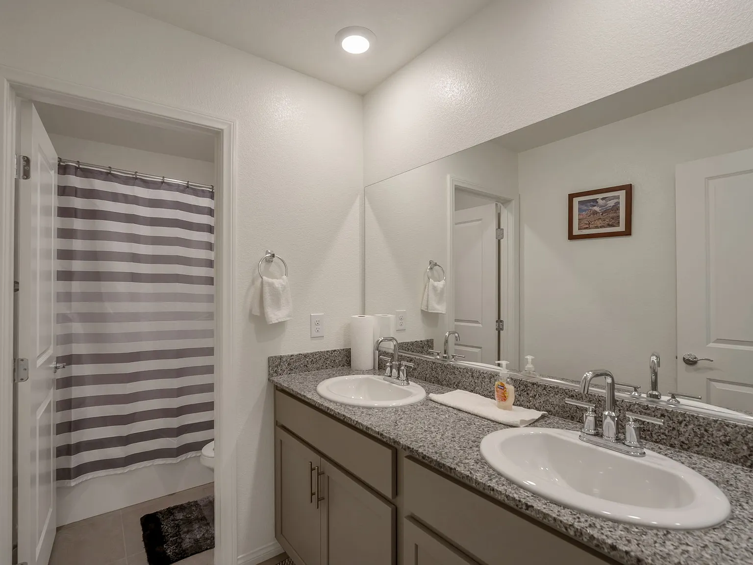 4 bed, 2992 sqft, $4,600 — Photo 4