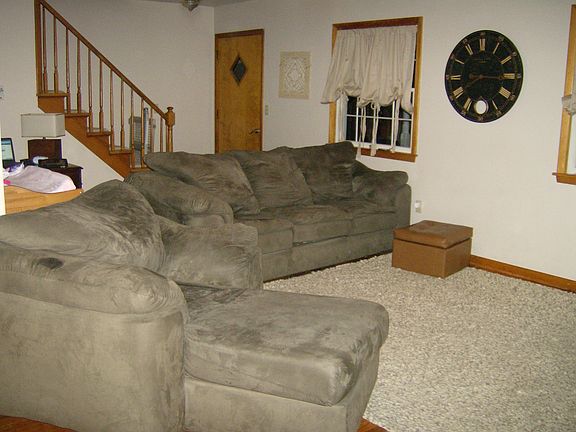 4th image of 829 Woodbine St