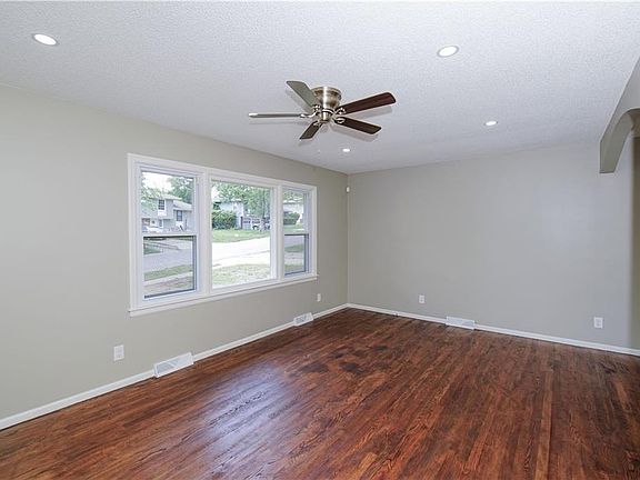 3rd image of 11609 Delmar Dr