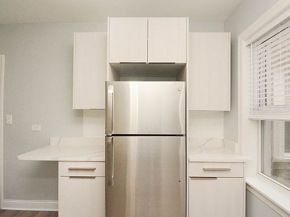 5th image of 7736 N Ashland Ave Unit 2H