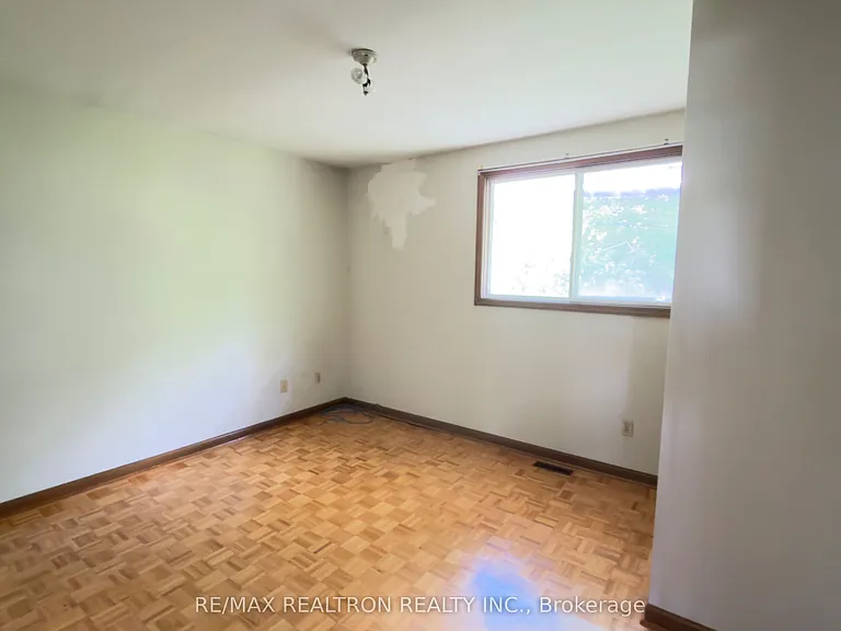 589 Sheppard Ave E — Photo 7