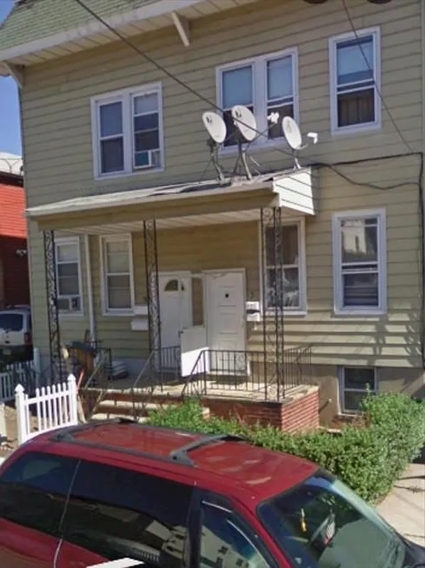 98-100 Windsor Street 2R