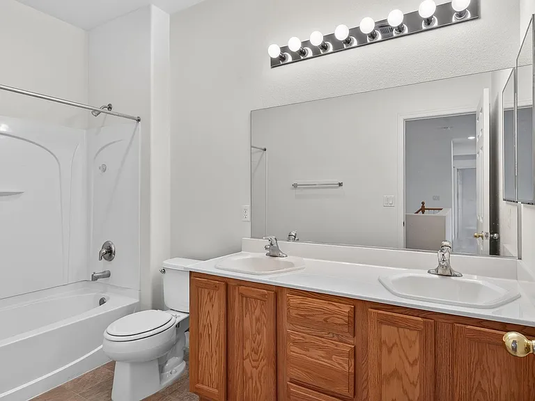 1704 Patrick Thomas Ct — Photo 31
