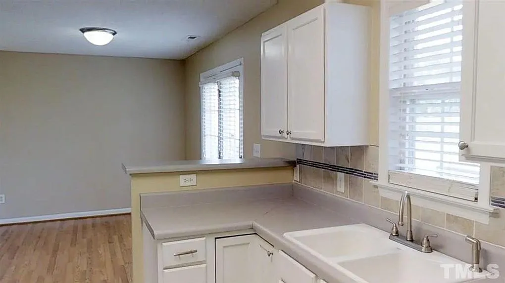 3 bed, 2.5 bath, 1400 sqft, $2,090 — Photo 3