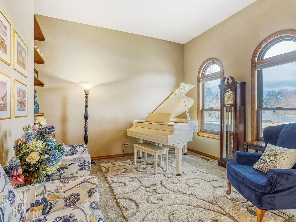 1st image of 640 Valley View Rd