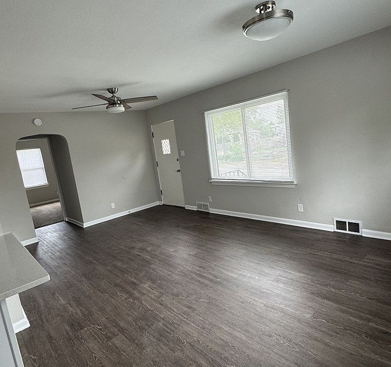 2nd image of 1600 Elgin Ave