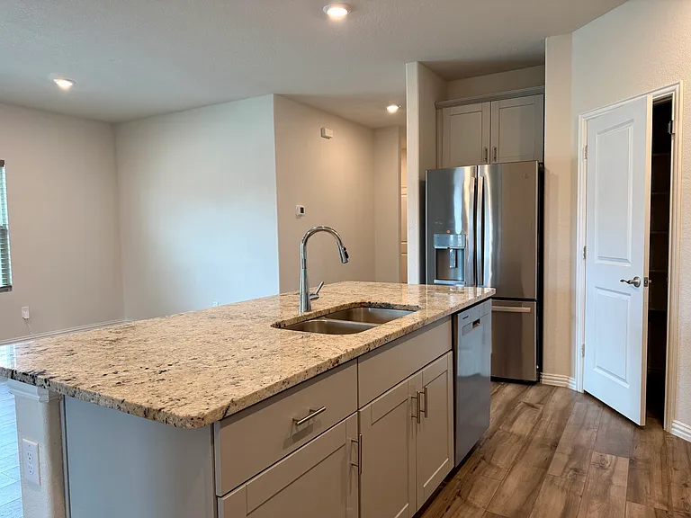 1425 Rolling Fox Dr — Photo 6