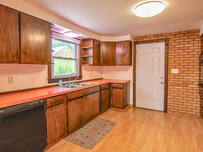 311 Swansea Ave — Photo 17