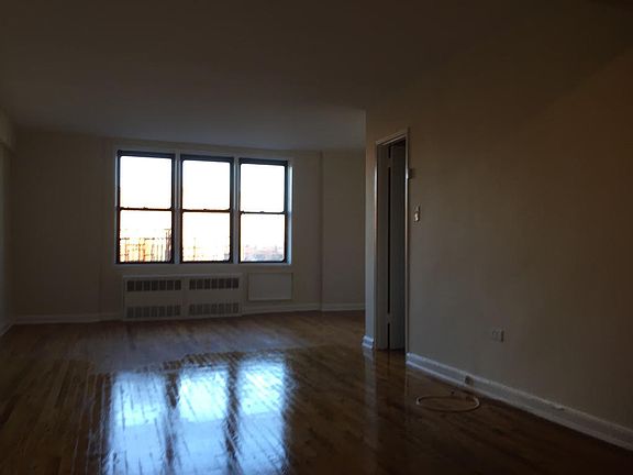 2nd image of 410 E 25th St APT 6E