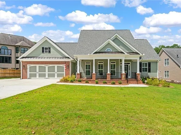 4711 W Lakeshore Dr, Acworth, GA 30101