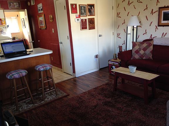 Living, open kitchen, bedrm