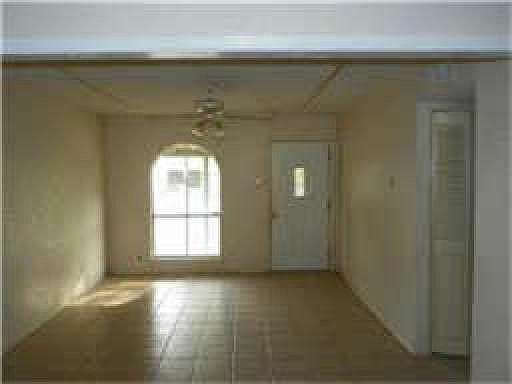 4th image of 920 Elmwood Dr
