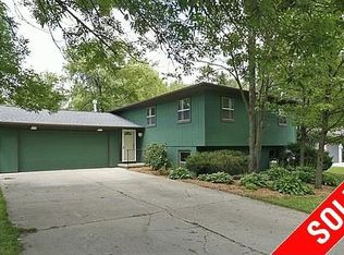 1418 Derwen Dr, Iowa City, IA 52246