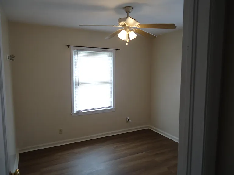 5692 N Lewis Ave — Photo 4