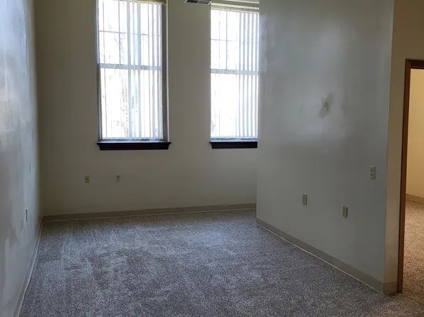 314 Randolph St E #202, Waterloo, IA 50701