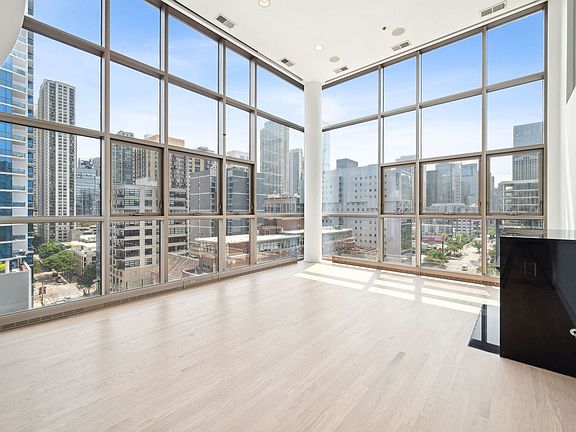 2nd image of 150 W Superior St #1004