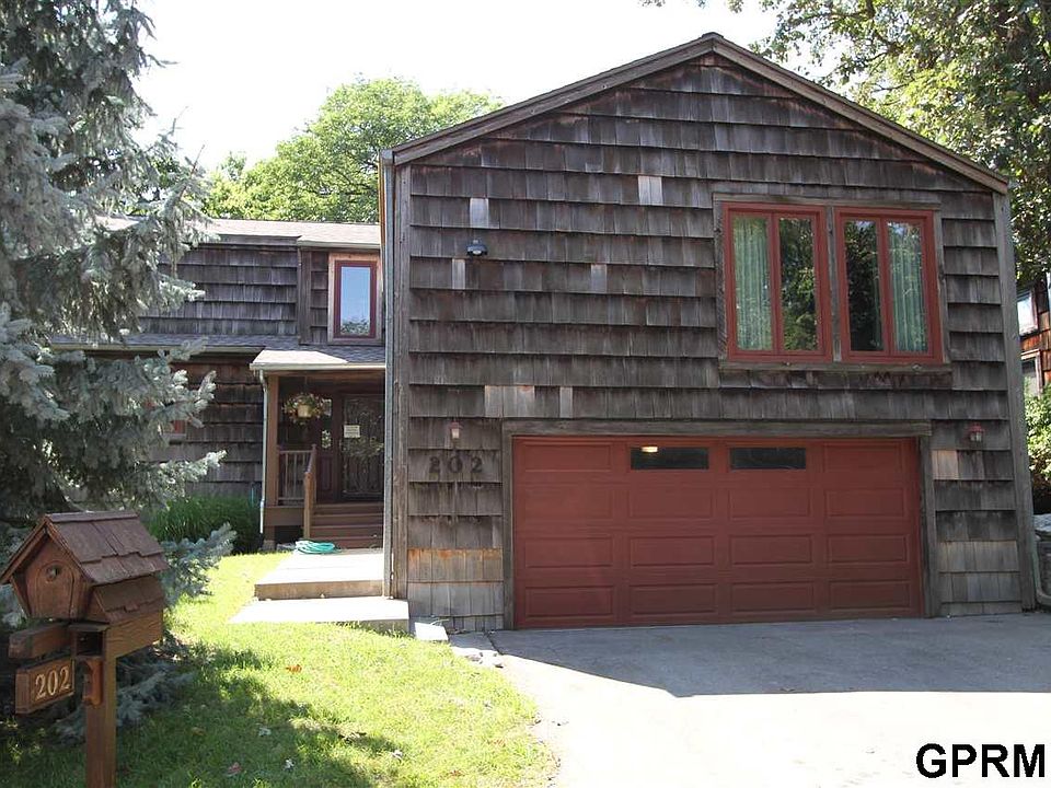 1st image of 202 Basswood Ct