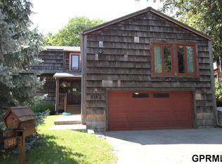 202 Basswood Ct, Bellevue, NE 68005
