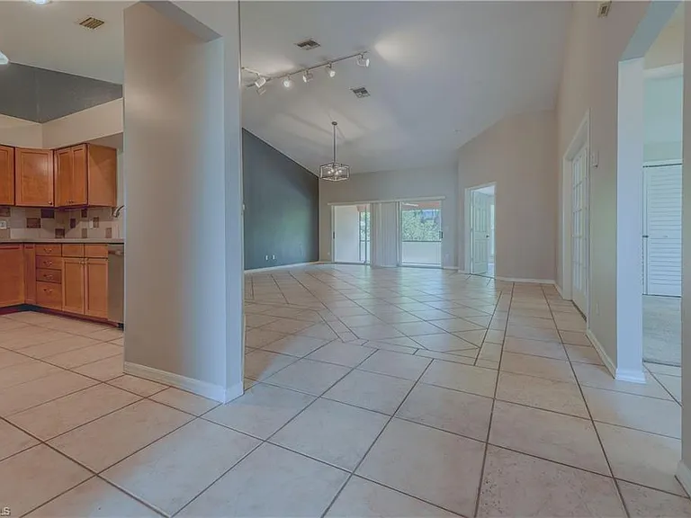 430 Saint Andrews Blvd #6 — Photo 24